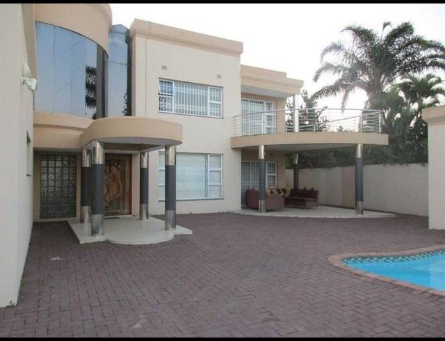 4 BEDROOM HOUSE FOR SALE IN OSLO BEACH